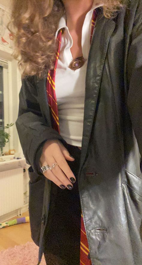 halloween, harry potter, sirius black, marauders,all the young dudes Sirius Black Halloween Costume, Fem Sirius Black Outfits, Marauders Halloween Costume, Sirius Outfit, Sirius Black Outfit Style, Sirius Black Style, Sirius Black Inspired Outfits, Sirius Black Cosplay, Sirius Black Outfit