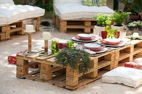 Penny Smith's World: DIY Low Pallet Table. Resin Patio Furniture, Pallet Crates, Pallet Patio, Pallet Planter, Pallet Creations, Pallet Outdoor, Recycled Pallets, Pallet Garden, Pallets Garden