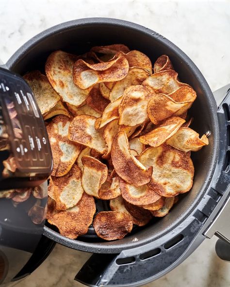 Crispy Air Fryer Potato Chips Recipe | Kitchn Chips Homemade, Air Fryer Potato Chips, Potato Chip Recipes, Air Fryer Pork Chops, Savoury Snacks, Seared Chicken Breast, Hosting Ideas, Matzo Meal, Airfryer Recipes