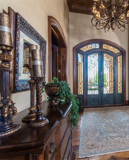 tuscan entry Mediterranean Paint Colors, Style Toscan, Tuscan Interior, Tuscany Home, Tuscany Decor, Tuscan Style Homes, Tuscan Design, Mediterranean Home Decor, Tuscan House