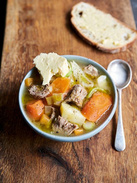 Cawl Recipe, Scouse Recipe, Stew Ideas, Welsh Food, Welsh Recipes, Veg Soup, Jamie Oliver Recipes, British Food, Lamb Recipes