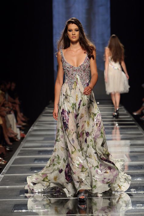 tony ward Formal Clothes, Moda Floral, Tony Ward, Dream Dresses, Moda Chic, Runway Dresses, فستان سهرة, Floral Fashion, Couture Gowns