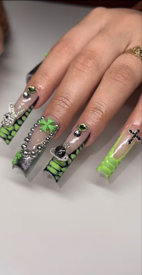 Billie Eilish Themed Nails, Billie Eilish Nails Ideas, Billie Eilish Nails Design, Billie Eilish Inspired Nails, Billie Nails, Billie Eilish Nails, Concert Nails, School Dorm, Painted Nails