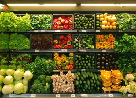 How co-op grocers benefit from a national presence | 061319 Vegetable Aesthetic, فاصوليا خضراء, Green Juice Girl, Healthy Aesthetic, Winter Drink, Grocery Store Design, Desain Pantry, Vegan Grocery, Clean Eating Challenge