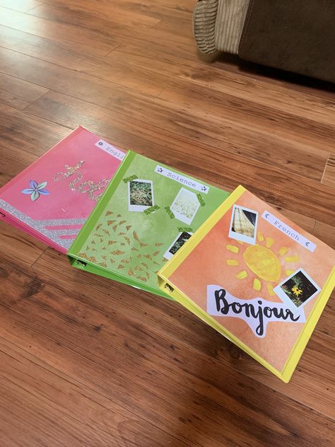 Decorated Binders For School, Binder Decoration Ideas Aesthetic, Binders Aesthetic, Binder Aesthetic Cover, Cute Binder Ideas, Binder Decoration Ideas, Binder Cover Ideas, Aesthetic Binder, Binder Organization School