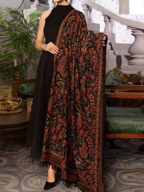 Kashmiri Outfits For Women, Indian Dress Up, Shawl Outfit, Indian Sari Dress, Gul Ahmed, Shoes Outfit Fashion, Indian Dresses Traditional, Dress Design Patterns, Ladies Clothing