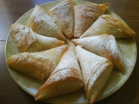 Apple Turnovers using Phyllo Dough | BigOven Phyllo Dough Recipes With Apples, Apples And Phyllo Dough Puff Pastries, Apple Turnovers With Phyllo Dough, Phyllo Dough Apple Dumplings, Apple Turnover With Phyllo Dough, Phyllo Dough Recipes, Phyllo Recipes, Apple Turnovers, Turnover Recipes