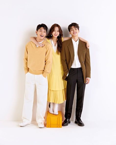 Love Alarm- Jung Garam, Kim SoHyun, Song Kang Kim So Hyun Fashion, Love Alarm, Kang Ho Song, Song Kang Ho, Korean Drama Romance, Korean Best Friends, Korean Drama List, All Korean Drama, Boy And Girl Best Friends