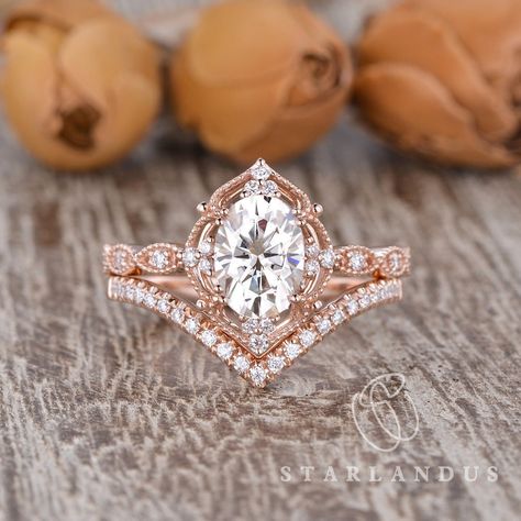 Oval Bridal Set, Morganite Bridal Set, Engagement Ring Flower, Oval Moissanite Ring, Ring Cluster, Cute Engagement Rings, Future Engagement Rings, Pear Shaped Engagement Rings, Ring Flower