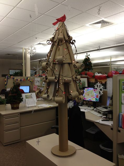 I love reimagining things like this Christmas tree I made from recycled cardboard tubes in the "decorate your cubicle contest" at work. It's topped by a cardboard cut out red glitter cardinal, and surrounded by snowflakes cut out of white packing foam as well as silver pipe cleaners. Added a $10 string of delicate branch micro lights from Craft Warehouse, and finished by placing large red sequins as berries on the branches. Diy Paper Tree, Paper Tree Classroom, Tree Classroom, Cardboard Tube Crafts, Cardboard Tree, Recycled Crafts Kids, Ladybug Crafts, Cone Crafts, Xmas Deco