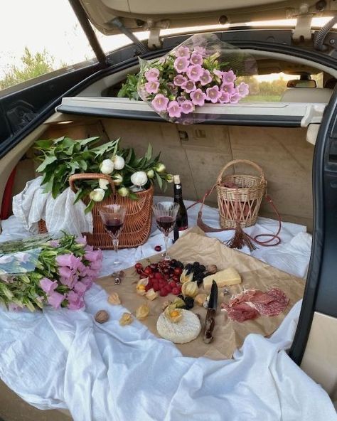 Picnic Inspiration, Shotting Photo, Spring Awakening, Picnic Date, All I Ever Wanted, Picnic Party, Spring Aesthetic, Beach Picnic, Aesthetic Food