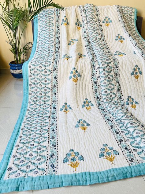 Quilt Photography, Embroidery Blanket, Jaipuri Razai, Soft Quilt, Whole Cloth Quilts, Bedding Inspiration, Silk Cushions Covers, Block Print Quilt, Queen Size Quilt