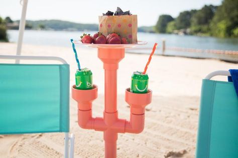 The experts at HGTV.com show you how to keep your drink cold and free of sand with a clever DIY project. Pool Stools In Water Diy, Diy Beach Table Portable, Beach Life Hacks, Beach Cup Holder, Outdoor Drink Holder, Beach Hacks Clever Ideas, Beach Hacks Kids, Beach Cups, Beach Necessities