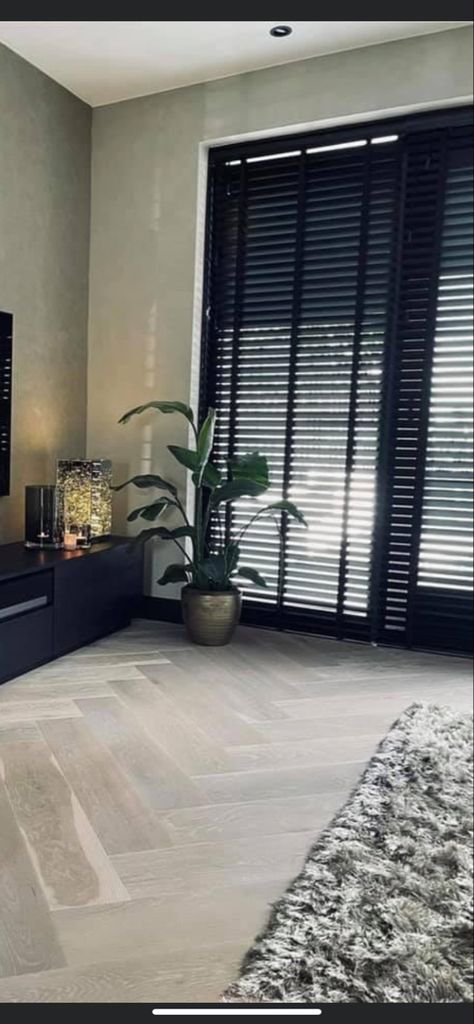 Black Curtains Living Room, Black Blinds, Living Room Blinds, Black Curtains, Curtains Living Room, Curtains With Blinds, Ramen, Blinds, Room Divider