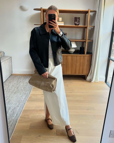 Lydia Tomlinson | Transitional outfit inspo from past to present 🍂 | Instagram Lydia Jane Tomlinson Style, Lydia Tomlinson Outfits, Lydia Jane Tomlinson, Lydia Tomlinson, Transition Outfits, Ballet Flats, Personal Style, Outfit Inspirations, Outfit Ideas