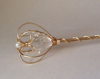 Flower Girl Wand, Witchy Crafts, Fairy Crafts, Fairy Wands, Bubble Wands, Wire Jewelry Designs, Diamond Jewel, Magical Jewelry, Diy Wire Jewelry