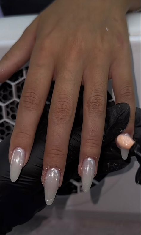 White Nails Milky Design, Long White Chrome Nails, Classy January Nails, White Chrome Nails With Glitter, White January Nails, Pearly White Chrome Nails, Milk White Chrome Nails, Milky White Nails Design Ideas, Milk Chrome Nails