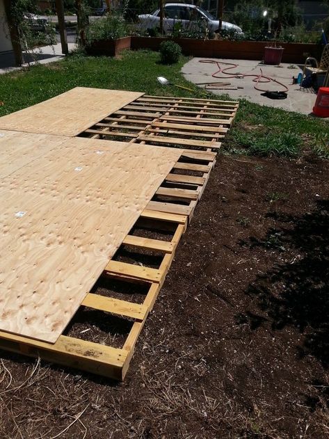 Hdb Corridor, Pallet Dance Floor, Diy Wedding Dance Floor, Sticky Tile, Pallet Floors, Outdoor Dance Floors, Diy Outdoor Weddings, Dance Floor Wedding, Recycled Pallets