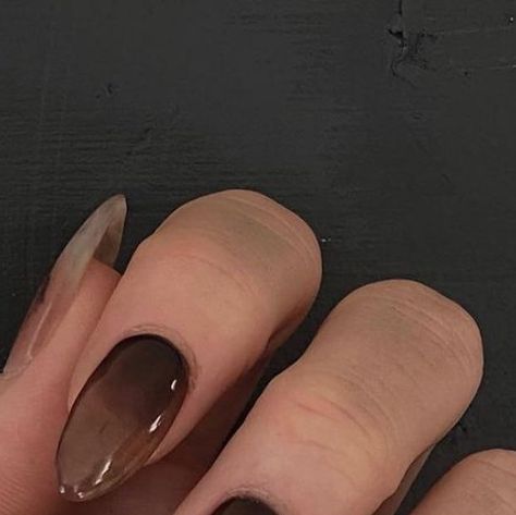 Japanese Nail Artist | “Some clear ombré, marbling and the tiny bit of foil is perfect” - @kelsey_diprima 🤎🖤 | Instagram Clear Brown Nails, Brown Ombre Nails, Kelsey Diprima, Japanese Nail, Japanese Nails, Brown Ombre, Brown Nails, Marbling, Ombre Nails