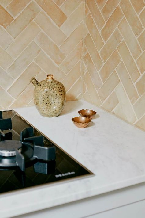 Terracotta Kitchen Backsplash, Terracotta Backsplash, Coloured Kitchens, Home Tiles Design, Tiles Of Ezra, Terracotta Kitchen, Kitchen Splashback Tiles, Eden Rock, Kitchen Backsplash Designs