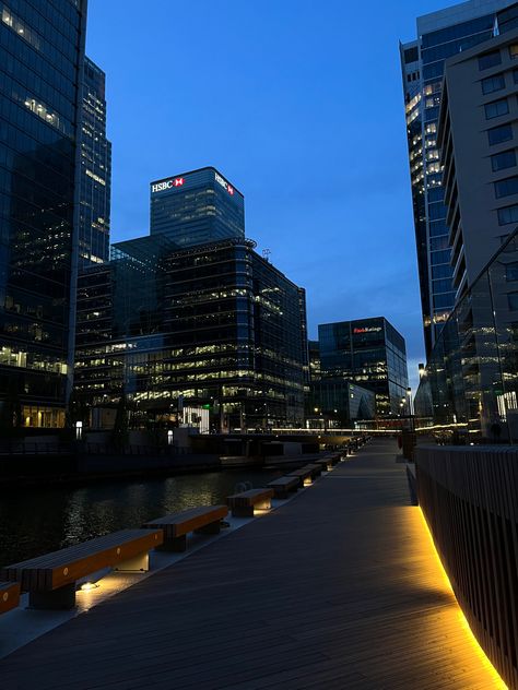 aesthetic photo canary wharf night time Canary Warf Aesthetic, Corporate Babe Aesthetic, Canary Wharf Apartment Aesthetic, Working In London Aesthetic, London Business Aesthetic, London Corporate Aesthetic, Corporate Life Aesthetic, Uk Girl Aesthetic, Corporation Aesthetic