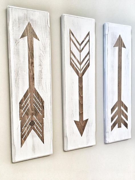 Diy Wooden Arrow Decor, Wooden Arrows Wall Decor, She Shed Interior Craft, Wooden Arrow, Cuadros Diy, Rustic Nursery Decor, Diy Rustic Home, Decor Gallery Wall, Wooden Arrows