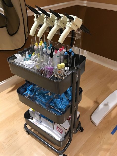 impression cart, This would be amazing Dental Lab Storage, Dental Clinic Organization, Dental Office Supply Organization, Dental Assistant Organization, Dental Storage Ideas, Dental Assistant Organization Ideas, Dental Operatory Organization, Dental Organization Ideas, Dental Drawer Organization