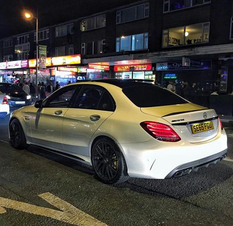 Looking very Nice! C63 AMG C300 Amg, Amg C63s, C 63 Amg, Amg C63, Audi Q8, Benz C300, Wall Fence, C63 Amg, Mercedes Benz Models