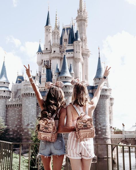 Disney dreaming... ✌🏻 Tag your besties 👇🏻 who you want to go Disney with! 🐭 Best Friend Disney, Disney Picture Ideas, Disney Best Friends, Disney Photo Ideas, Disney World Pictures, Cute Disney Pictures, Disney Photography, Parc D'attraction, Disney Day