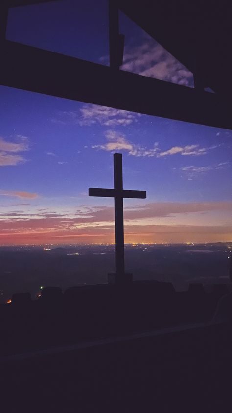 Chapel cross mountains sunrise A Steric Photos, Pretty Place Chapel Wallpaper, Beautiful Cross Wallpaper, Susancore Aesthetic, The Cross Aesthetic, Cross Asthetic Picture, Church Asethic, Jesus Cross Aesthetic, Jesus Photos Beautiful