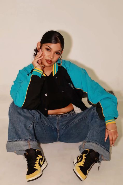 90s inspired photoshoot check link for more #90s #streetstyle #photoshoot #model 90s Photoshoot Outside, 90s Retro Photoshoot, 90s Shoot Ideas, Diy 90s Outfit Ideas, Tela Photoshoot, 90s Fashion Photoshoot, Finesse Outfit, 90s Inspired Photoshoot, Diy Birthday Photoshoot