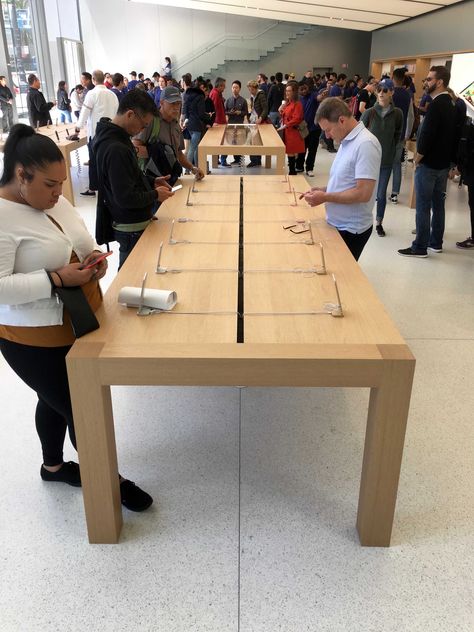 Apple_Store_Union_Square_lines_1 – 1 Apple Store Interior, Apple Desk, Apple Store Design, Ipad Display, Apple Table, Mobile Shop Design, Living Green Wall, Architect Office, Design Learning