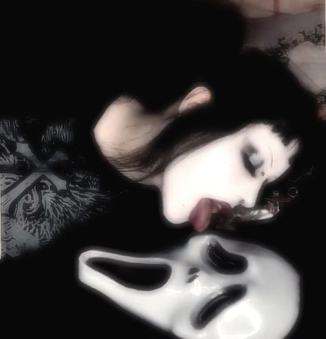 mallgoth mall goth alternative alt ghostface the ghostface theghostface scream deadbydaylight dannyjohnson dbd finalgirl Female Ghostface Aesthetic, Kuromi Ghostface, Ghostface Selfie, Ghostface Female, Female Ghostface, Ghostface Aesthetic, Fotos Halloween, Pink Emo, Halloween Duos