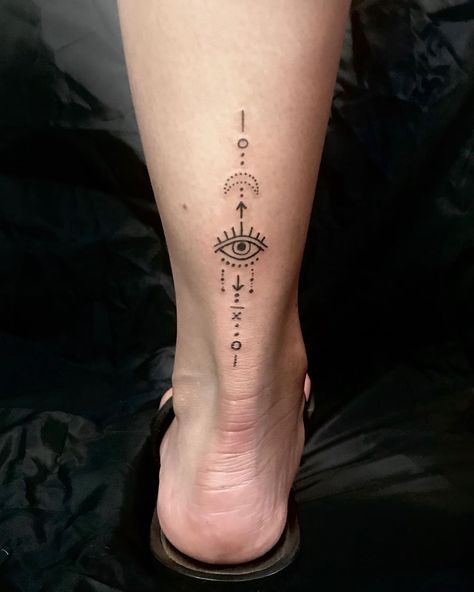 Rae Atwood on Instagram: “A third eye and geometric ornament for Jade. I LOVE this placement!    . . . #charlottetattooers #nctattooers #ladytattooer #tattoo…” Evil Eye Ornamental Tattoo, Lotus Eye Tattoo, Intuition Eye Tattoo, Cool Little Tattoos, 3rd Eye Tattoo, Third Eye Tattoos, Watercolour Tattoos, Eye Tattoos, Karma Tattoo