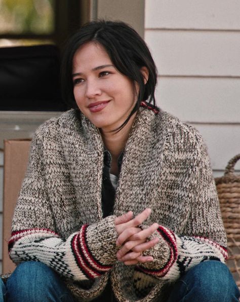 Cozy Chunky Knit Cardigan of Kelsey Asbille as Monica Long Dutton in Yellowstone Beth Dutton Coat, Yellowstone Series Wardrobe, Monica Yellowstone Outfits, Monica Dutton Outfits, Southwest Outfits Women, Monica Yellowstone, Yellowstone Outfit Ideas, Monica Dutton, Yellowstone Season 5