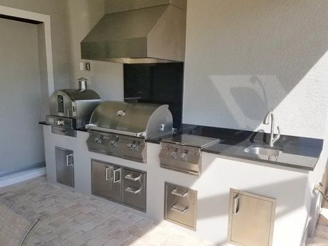 Stucco to Match with Absolute Black granite - Elegant Outdoor Kitchens - Elegant Outdoor Kitchens Outdoor Kitchen Stucco, Stucco Outdoor Kitchen, Stucco Kitchen, Covered Outdoor Kitchens, Outdoor Grill Area, Outdoor Bbq Area, Leather Granite, Kitchen Construction, Absolute Black Granite