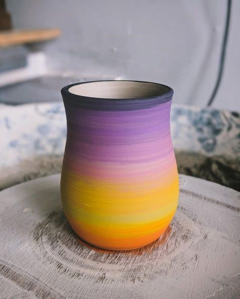 Pot Glazing Ideas, Glaze Colors For Pottery, Sunset Pottery Painting, Pottery Coloring Ideas, Glazing Ideas For Ceramics, Underglaze Designs On Pottery, Underglaze Mugs, Ceramic Underglaze Ideas, Vase Pottery Painting Ideas