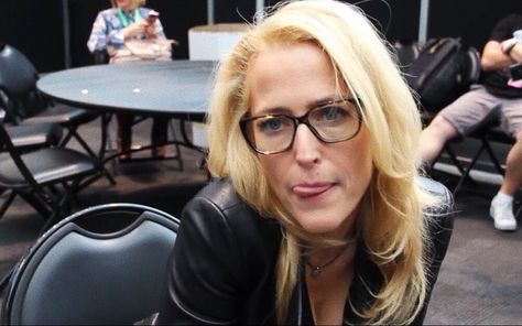 Gillian Anderson Glasses, Dana Scully, Gillian Anderson, First Humans, Try Harder, Scarlett Johansson, Getting Old, Tv Shows, Actresses