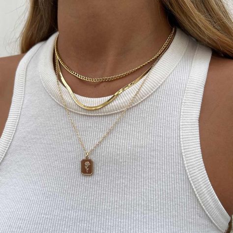 Layered Gold Jewelry, Mens Accessories Necklace, 3 Layer Necklace, Herringbone Chain Necklace, Necklace Combo, Gold Body Chain, Necklace Outfit, Pretty Jewelry Necklaces, Herringbone Chain