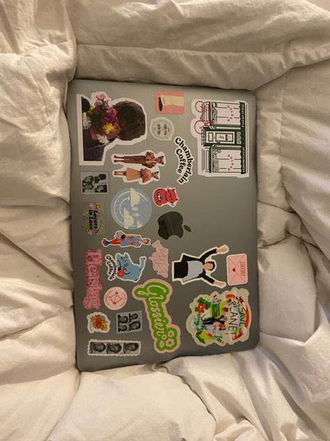 Computers With Stickers, Computer With Stickers, Computer Stickers Ideas, Macbook Aesthetic Stickers, Macbook With Stickers, Laptop Decoration Stickers, Laptop Stickers Collage, Macbook Case Stickers, Laptop Stickers Aesthetic