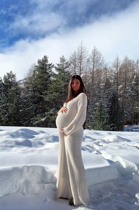 Image credit: Instagram.com/bat_gio  Battaglia Engelbert's last outfit post before baby Talitha arrived saw her cosy in cream. Pregnant Street Style, Cute Maternity Style, Giovanna Battaglia Engelbert, Maternity Outfit, Maternity Chic, Giovanna Battaglia, Barefoot Blonde, Mum Fashion, Cute Maternity Outfits