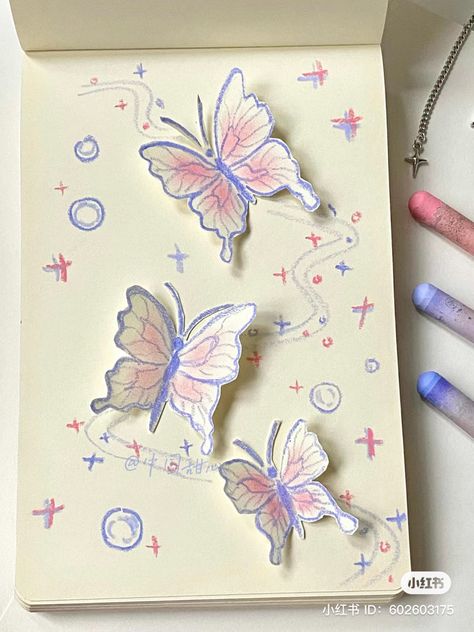 art, art inspiration, oil pastels, crayons, butterflies, drawings Drawing Ideas For Presents, Couple Art Projects Craft Ideas, Cute Painting Ideas For Couples, Birthday Drawing Ideas Art, Cute Envelope Ideas, Aesthetic Card Ideas, Card Ideas Aesthetic, Gifts For Boyfriend Cute, Journal Couple