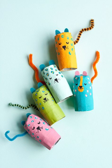 How to Make Paper Mache Animal Finger Puppets Paper Mache Crafts For Kids, Animal Finger Puppets, Animal Puppets, Paper Mache Projects, Making Paper Mache, Puppets For Kids, Paper Mache Animals, Handmade Charlotte, Diy Party Favors