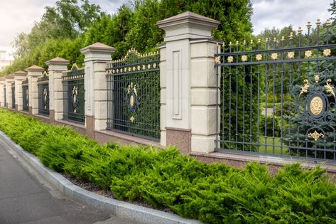 Boundry Wall, Driveway Entrance Landscaping, Outdoor Gate, House Fence Design, Front Gate Design, Entrance Gates Design, Cars Bmw, Boundary Walls, Farm Fence