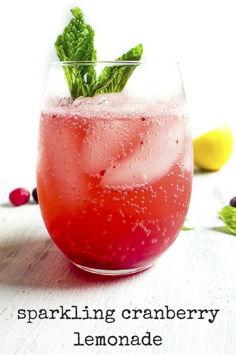 Cranberry Lemonade Cocktail, Sparkling Lemonade Mocktails, Mocktails Cranberry Juice, Mocktail With Cranberry Juice, Cranberry Juice Drinks Non Alcoholic, Cranberry Lemonade Punch, Cranberry Juice Mocktail Recipe, Christmas Lemonade, Sparkling Punch