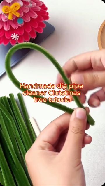 Easy DIY Handmade on Instagram: "Make a festive Christmas tree from pipe cleaners in just one minute! #handmade #handmadegifts #flowers#ChristmasGifts  #christmasdecor" Pipecleaner Christmas Tree Craft, Pipe Cleaner Xmas Tree, Pipe Cleaner Christmas Tree Diy, Christmas Pipe Cleaner Crafts, Pipe Cleaner Christmas Crafts, Pipe Cleaner Christmas Ornaments, Pipe Cleaner Tree, Pipe Cleaner Christmas Tree, Pipe Cleaner Christmas