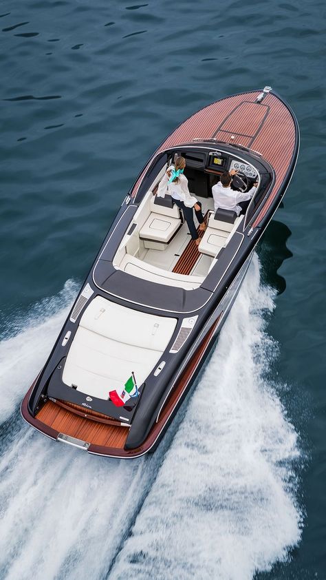 #ferrettigroup #keepbuildingdreams #proudtobeitalian 🇮🇹 #Italy #madeinitaly #riva #rivayacht #rivaboat #officinaitalianadesign #rivaiseo #riva27iseo #luxury #yacht #yachts #luxuryyacht #boat #boats #yachtlife #yachting #yachtdesign #yachtworld #lifestyle #superyachtlife #sarnico Riva Boot, Riva Yachts, Wooden Speed Boats, Mahogany Boat, Riva Boat, Runabout Boat, Vintage Boats, Boat Interior, Lake Boat