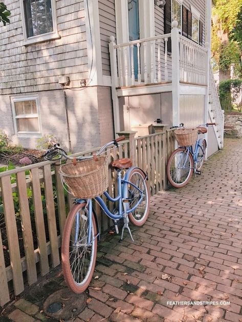 Nantucket In The Fall, Nantucket Lifestyle, New England Aesthetic Interior, Nantucket Fall, Cape Cod Addition Ideas, Pretty Cafe, Nantucket Aesthetic, Backyard Lights, Nantucket Style Homes