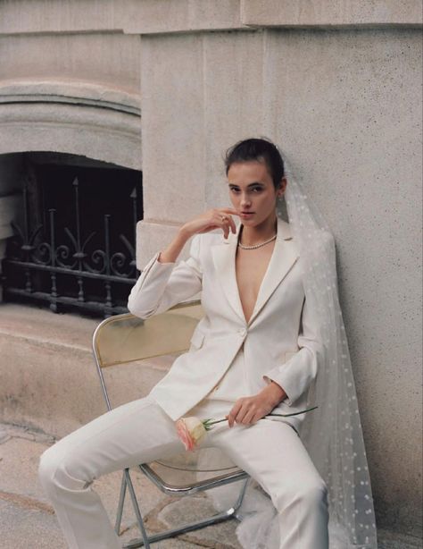 Bridal Fits, White Editorial, Bride Suit, Bridal Editorial, Runaway Bride, Vogue Archive, Vogue Spain, Bride Inspiration, Bridal Photoshoot