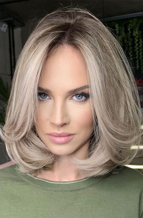 63 Charming hair colour ideas & hairstyles : Lob Blonde with Long Curtain Bang Haircut 2020, Feminine Features, Layers Medium, Dirty Blonde Hair, Trendy Haircuts, Trending Haircuts, Hair Curly, Curtain Bangs, Medium Length Hair Cuts